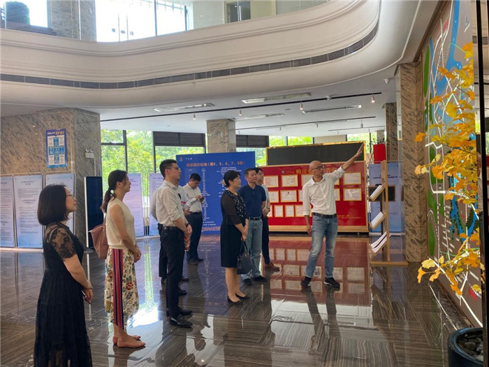 華商銀行總行領(lǐng)導蒞臨考察泰豐地產(chǎn)1.jpg 華商銀行總行領(lǐng)導蒞臨考察泰豐地產(chǎn)1.jpg