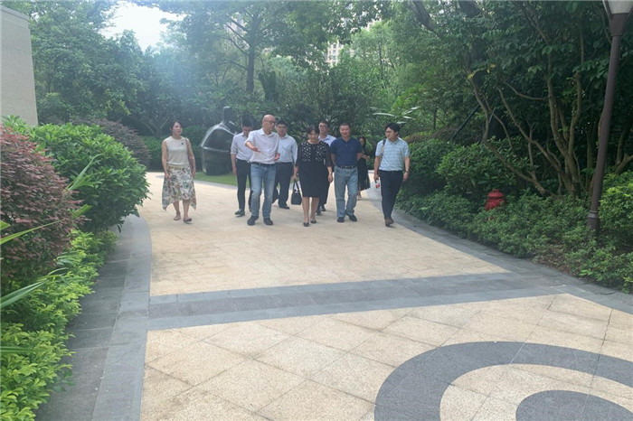 華商銀行總行領(lǐng)導蒞臨考察泰豐地產(chǎn)2.jpg 華商銀行總行領(lǐng)導蒞臨考察泰豐地產(chǎn)2.jpg